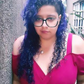 Hladová po horkých prstech na kůži